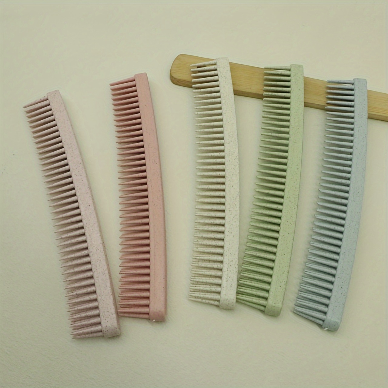طبقة مزدوجة من الشعر ذو الأسنا - مراجعة Comb Fine Tooth وسعره